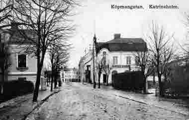  Köpmangatan korsningen Magasinsgatan (senare Drottninggatan). 