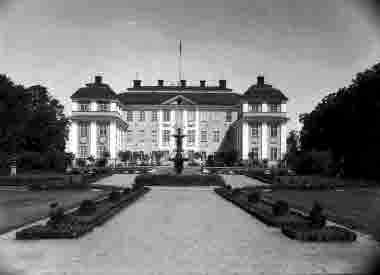 Eriksberg slott ca 2 mil öster om Katrineholm