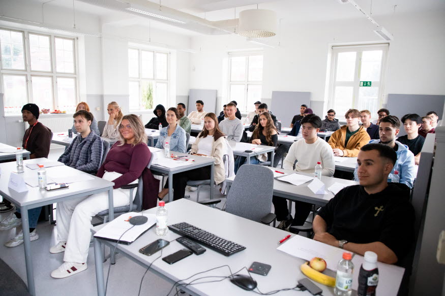 Ett fullsatt klassrum.