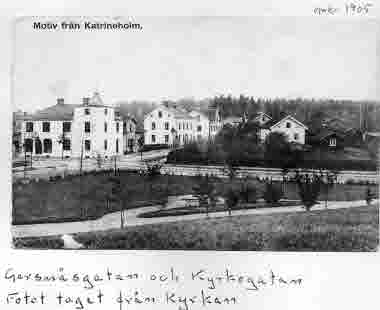 Gersnäsgatan och Kyrkogatan.Fotot taget från KyrkanOmkring 1905