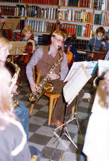  Musikskolan spelar på biblioteket. 18 Oktober 1980 