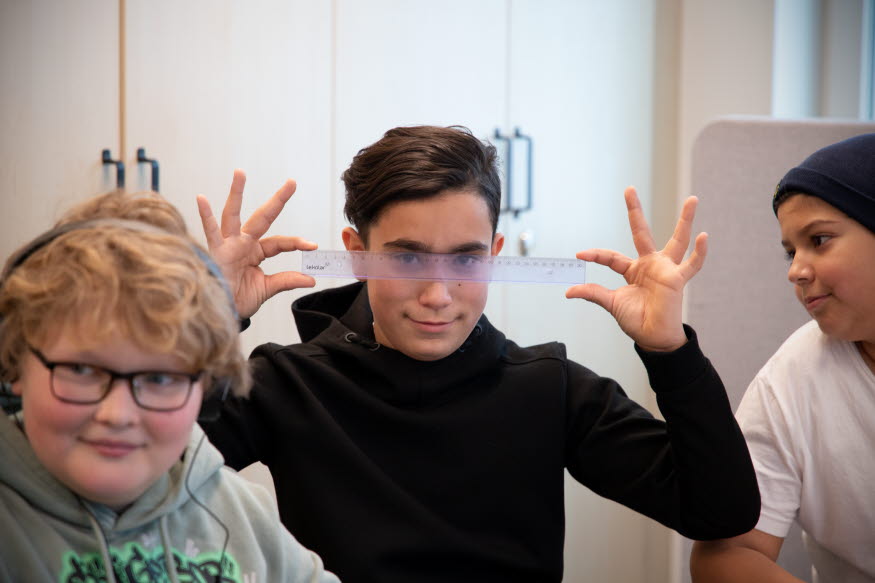 Tre barn i mellanstadiet.