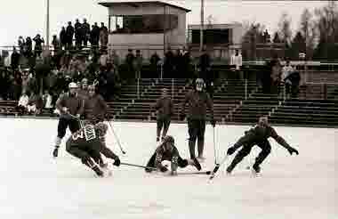  Bandy på Backavallen. Värmbol - Sandviken:  1 februari 1971